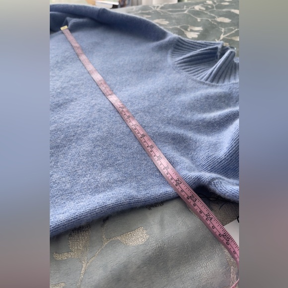 100% Cashmere Sweaters
Woman Cozy - Picture 5 of 10